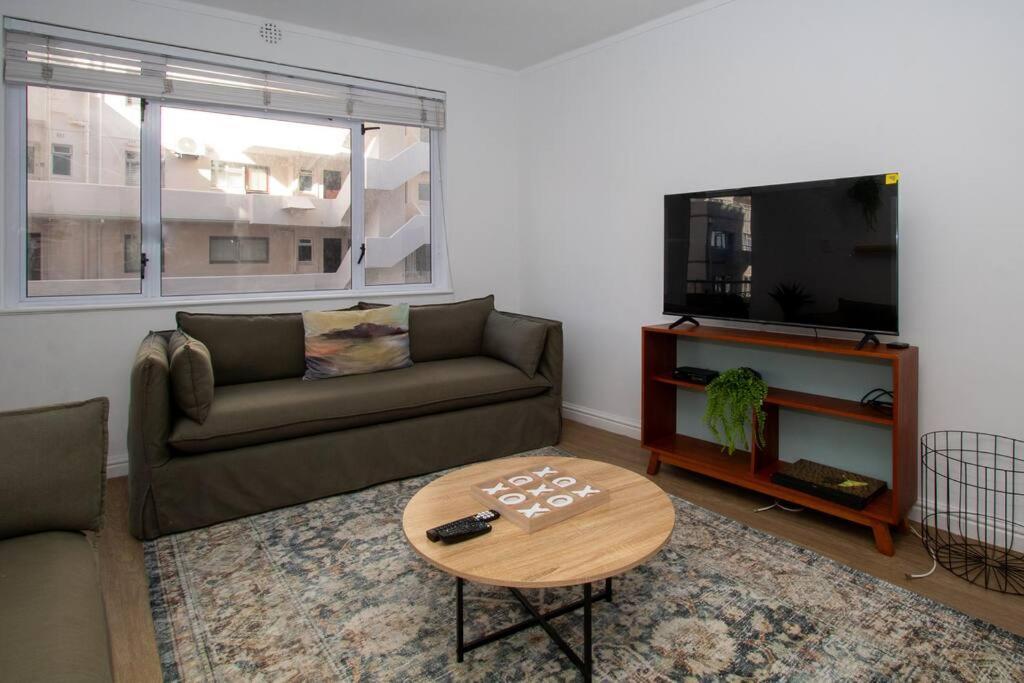 Living The Front Life Apartment